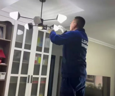 美好正發(fā)生④ | 鄭寶興：一個工具包，一顆責(zé)任心，他為萬家燈火保駕護(hù)航六年